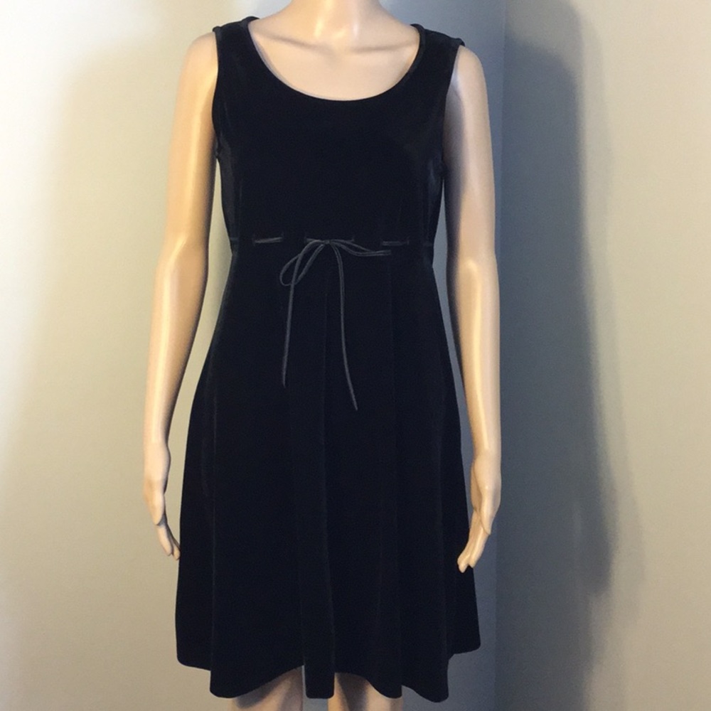 LIZSPORT : BLACK VELVETY SLEEVELESS DRESS:  Size 8